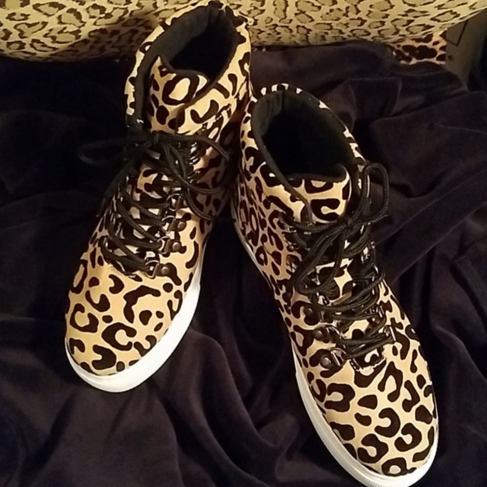 BRAND NEW Leopard print sneakers-sz9 - Picture 7 of 7